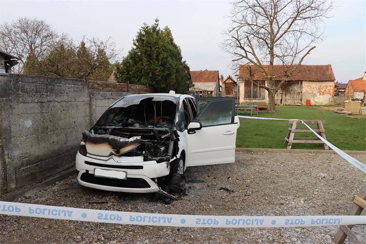 Slika /2023/Požar automobila Nedelišće 19032023/Požar automobila Nedelišće 1.jpg